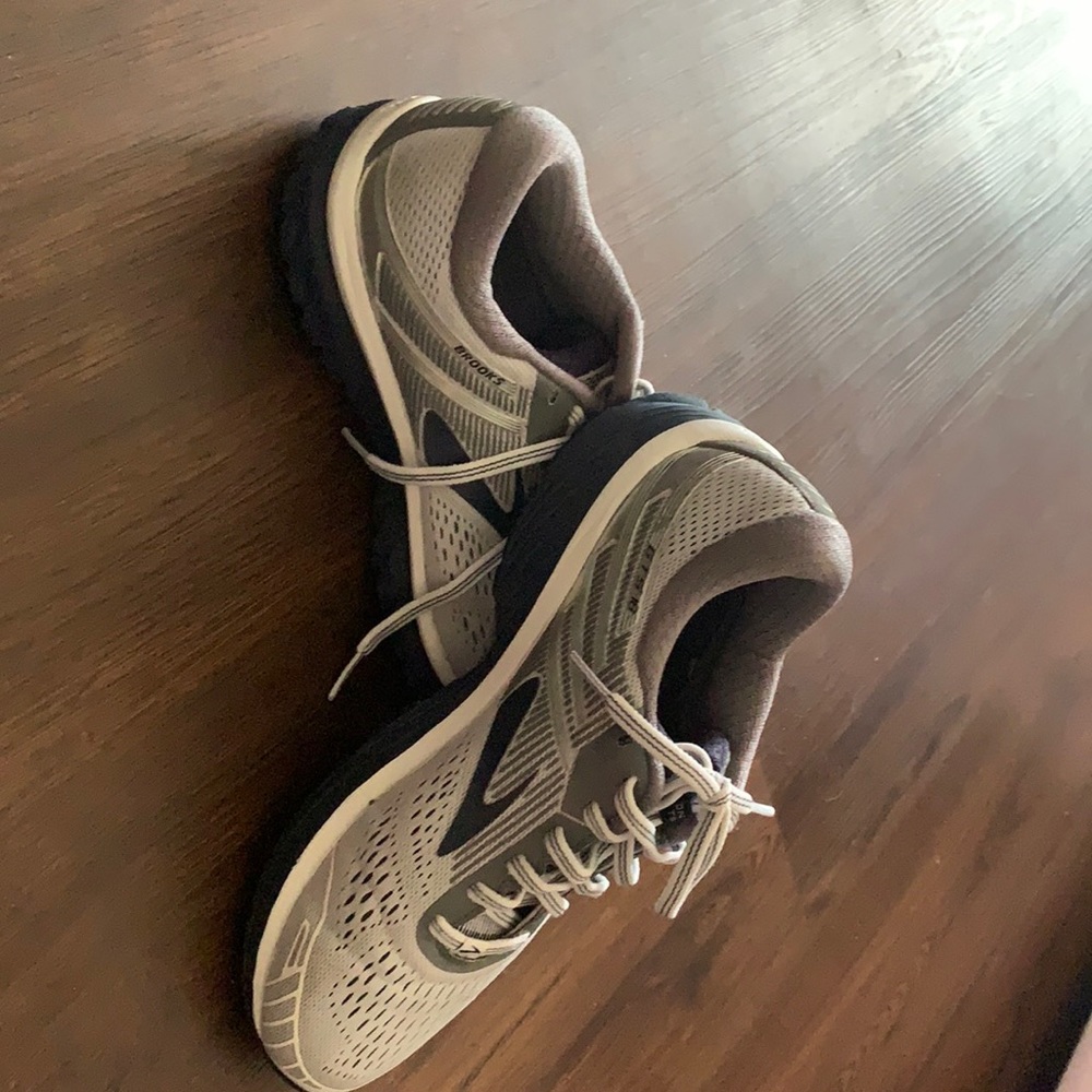 Brooks adrenaline GTS tennis shoes